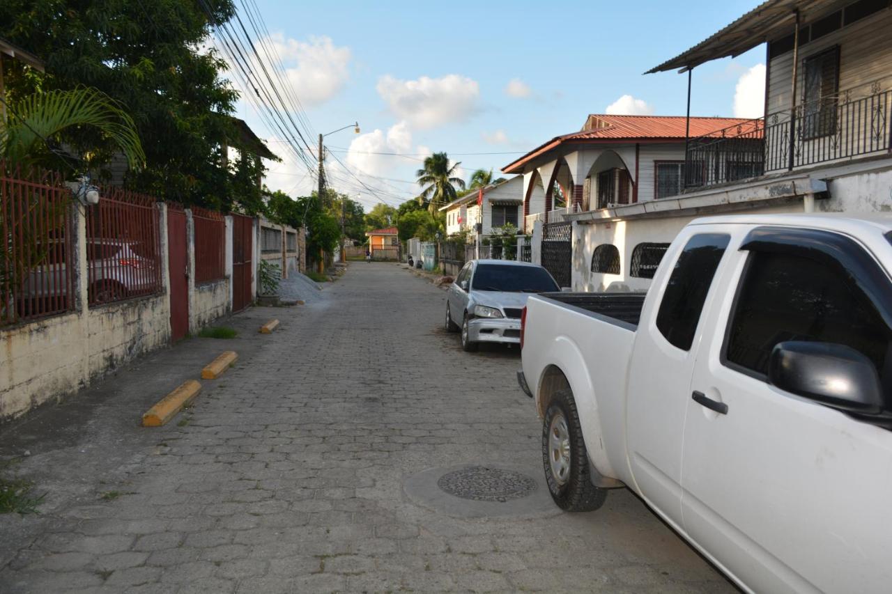 Apartamentos Y Hostal Rudon #1 Puerto Cortes Buitenkant foto
